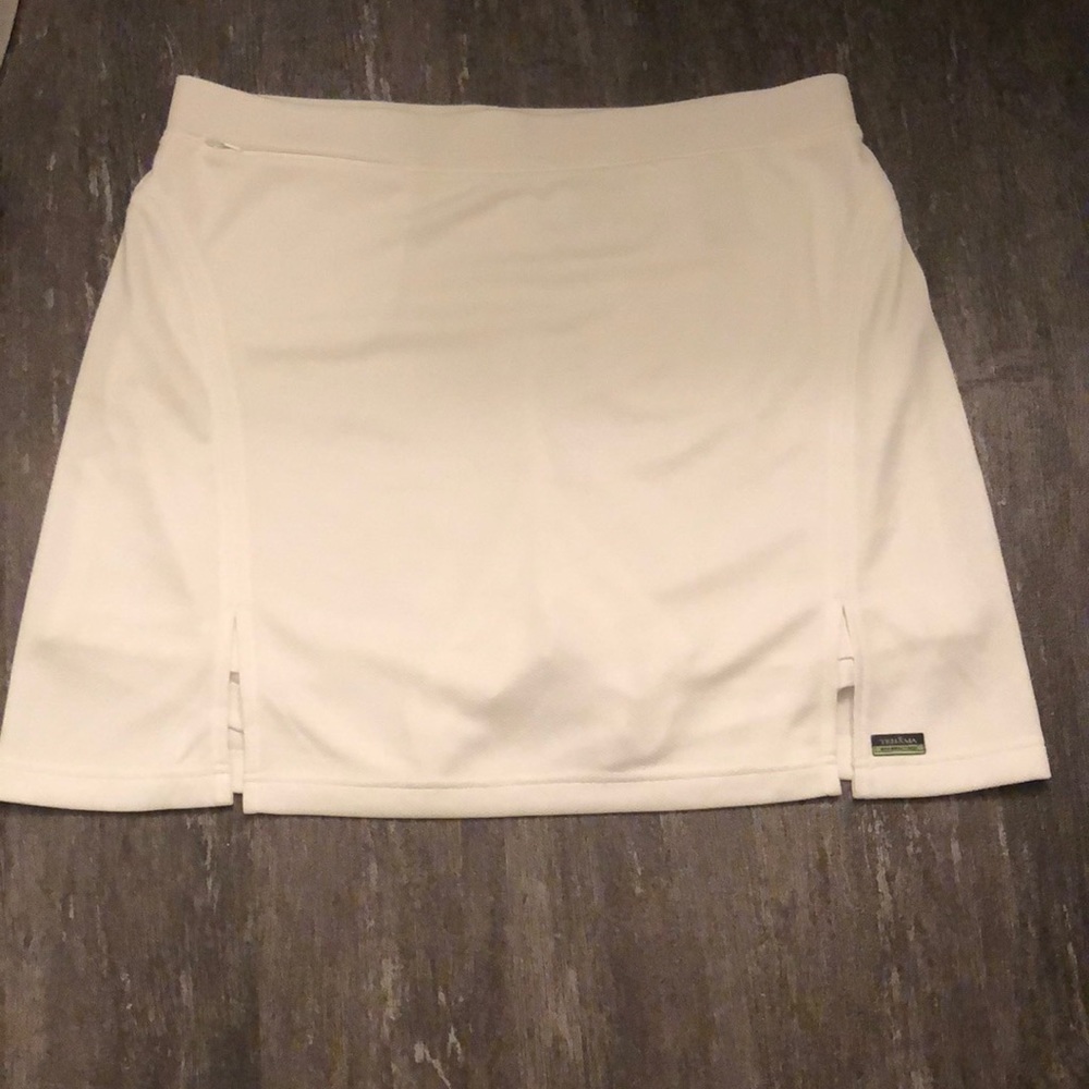 Tehama skort